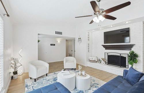 Charming 3Bd 2Ba Home with Private Pool - Foto 21