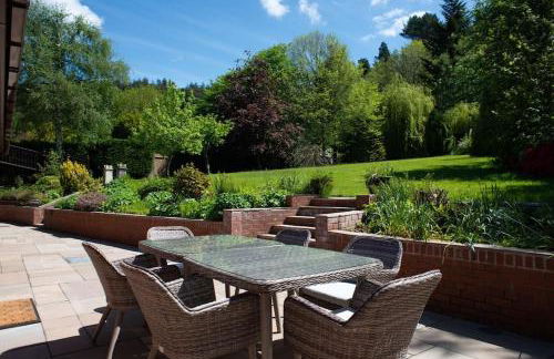 Country Crabtree Bungalow with large wild garden - Photo 3