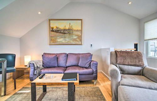 Right on Commercial St! Waterfront Condo with View - Foto 6