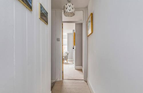 Delightful 2 Bed House a Stones Throw From Beach - Pass the Keys - Photo 13