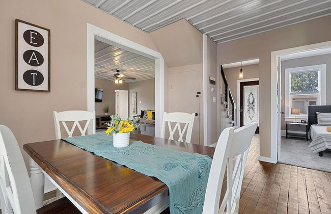 Lazy River Villa - Hottub Fenced Yard Sleeps 11 - Foto 57