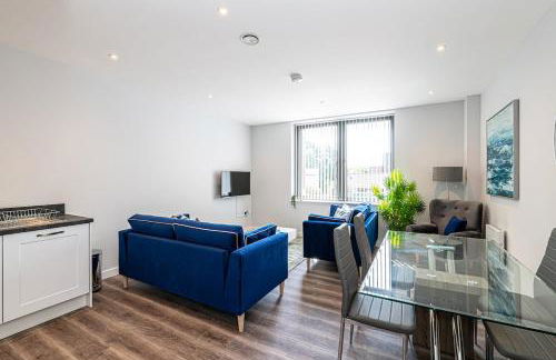 #94 Lux Crosby Gardens Apartment - 10 mins to Crosby Beach - Sleeps 4 - " Perfect for Business travelers and Small Families - Free Parking" - Foto 1