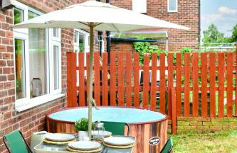 A Luxurious Home with Hot Tub and Man Cave! 9ppl - Foto 5