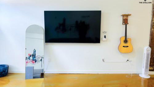 The Stallion #104 - Brand New Modern Spacious Loft with Patio - Walkable to attractions - Foto 4