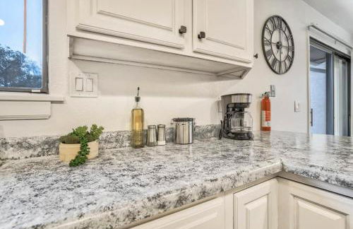 3BR with Patio and Fire pit near Hiking & Downtown - Foto 15