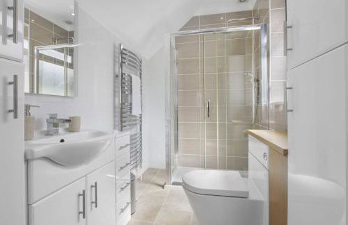 Luxury 4 bed beachside home with coastal views - Foto 16