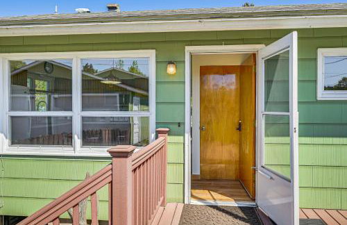 Walk to Flathead Lake Airy Home with Mtn Views! - Foto 22