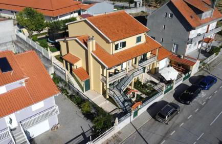 Charming House in Cortiçada with Balcony and Mountain View - Foto 49