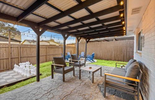 5-BD 2 5-BA Modern Retreat w Games & Hot Tub - Foto 33