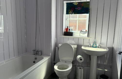 Home away Tamworth Staffordshire 4 Bedroom 3 Bathroom - Semi Detached House - Foto 48