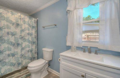 Beach Lovin/sleeps 10/2 blocks to beach/pets ok - Foto 20