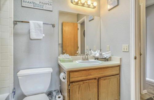 Witches Hollow Pet-Friendly Retreat Near Airport - Foto 37