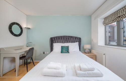 Lovely 3BD Flat, Parking, sleeps SIX close to O2 - Foto 28