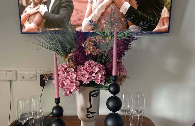 Romantic Bedroom With Mountain View Near Central - Photo 12