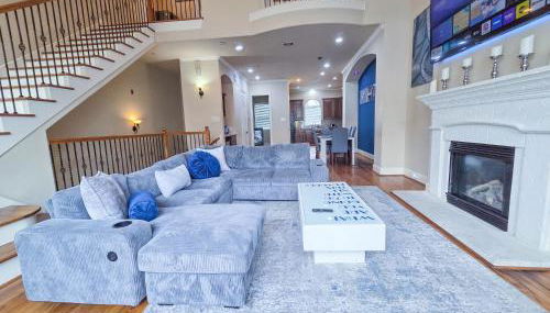 Artsy 3-Story Townhouse Near the Galleria Area! - Foto 3, furniture