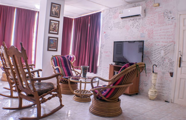 Aparthotel in Havana with garden - Photo 1