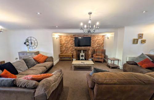 Spacious 7BR Home, Families & Contractors, Hot Tub - Foto 39