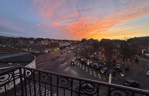 Suite Style Hôtel avec Balcon Vue Gare Netflix - Foto 16