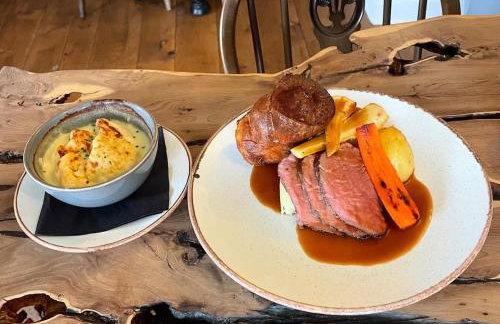 Horse & Farrier Pub - Photo 7