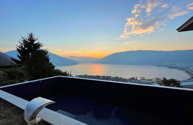 Villa in Bissone with swimming pool and garden - Photo 25