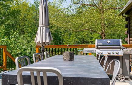 PoolHot Tub Firepit Near Hikes Shops Dining Cragswood Lodge by AvantStay - Foto 29