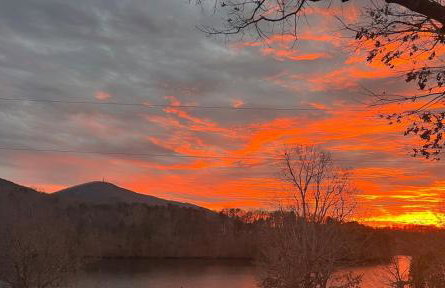 Lake Escape to an Elegant 4 Br Home - Foto 58