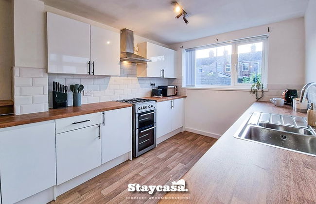White Cozy House With Pool Table Game Room - Photo 31