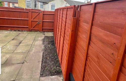 Comfortable 3BR Home, Guests 7, Fast Wi-Fi, & Nearby Pubs - Foto 26