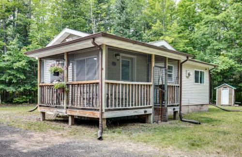 Tiny Woodland Cottage Retreat with Yard in Pelkie - Foto 21