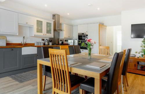 Large Modern Scenic 4 Bedroom Townhouse - Foto 29