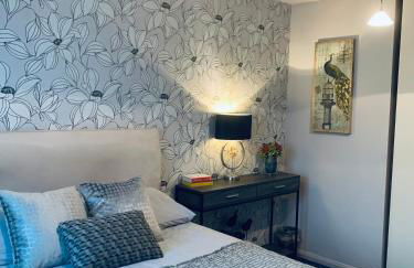 The Lake House, Woking - Photo 10