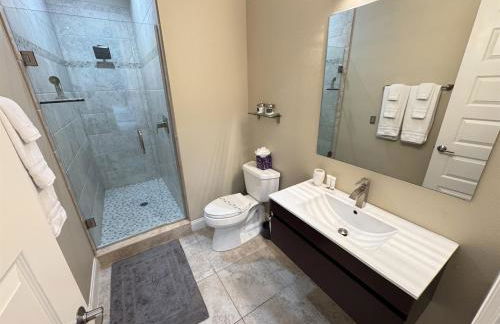 Luxury Mansion Pool Hot Tub Theater Outdoor Kitchen BBQ GM RM 2 Miles Disney - Foto 44