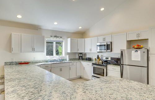 Lake Champlain Retreat with Grill, Fire Pit! - Foto 7