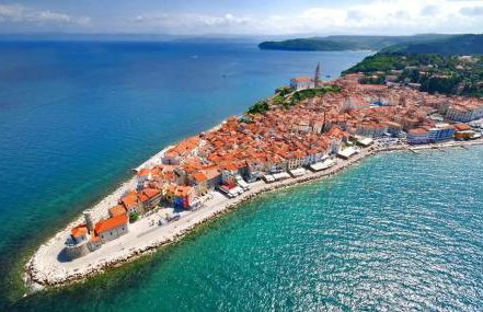 Incantevole vista dalle mura del castello. - Foto 78