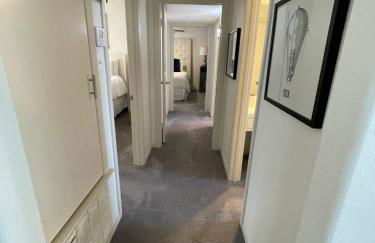 The Royal Room at Galleria - Foto 33