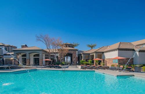 Elegant 1BD King Bed, Pool, Hot Tub, Gym, Parking - Photo 6