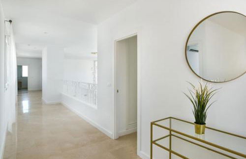 Dream beach-side villa with sea views & close to golf - Photo 54