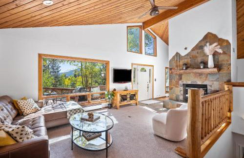 Nestled Inn Vacation Home Rental Evergreen - Trails, Views, Hot Tub, Skiing! - Foto 1