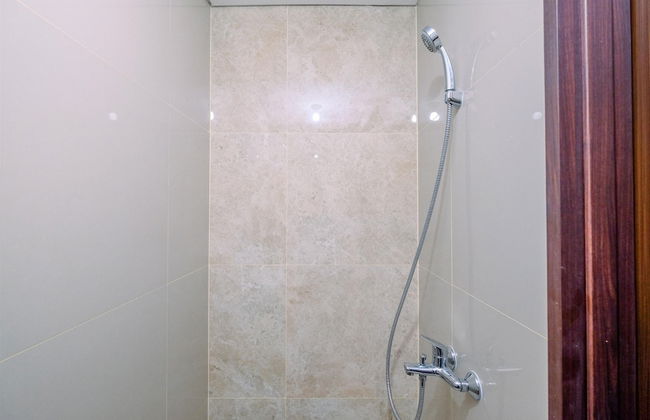 Warm And Minimalist Studio Room Transpark Cibubur Apartment - Foto 9