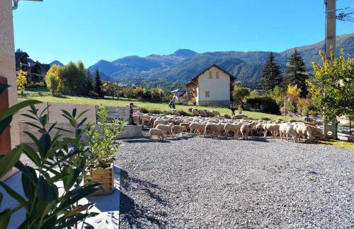 Le Pré Fleuri à Guillestre - Appartements neufs classés Meublés de Tourisme 3 étoiles- Climatisés- Parking privatif - Foto 46