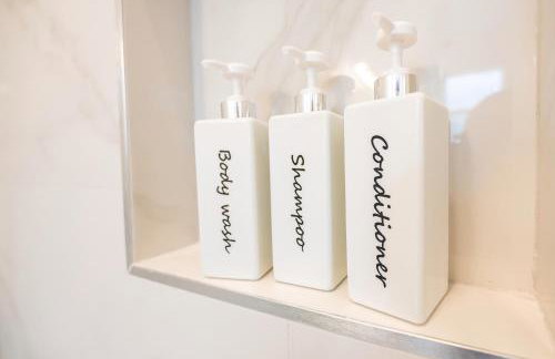 Stylish Retreat with Pool near The Parks - Foto 13