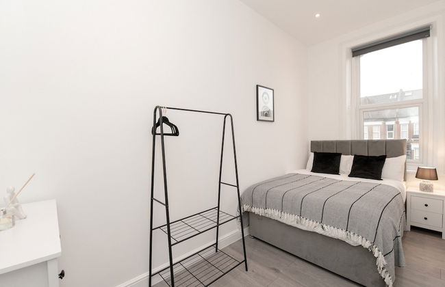 Woodside Park 3 Bedroom Apt with Parking - Foto 8