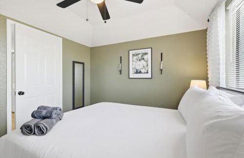 1BD 1BA Stylish Arlington Home w Backyard - Foto 17