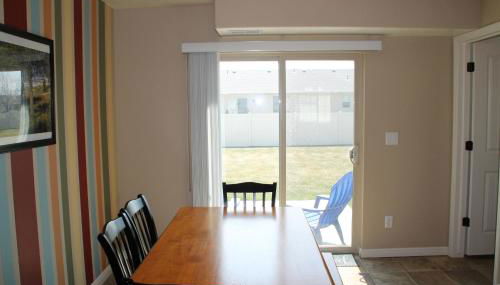 3 queen beds, 1 twin bed, 2 rooms, 1 and a half bath, self check-in, flexcation equipped - Foto 2, Garden