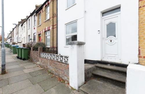 Pass the Keys 2BR House Garden Sleeps 6 Elizabeth Line - Foto 44