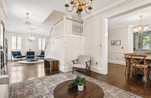 The Montgomery Manor - 5 Bedroom 4 Bath with Pool and Garage - Foto 11