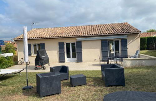 Plain pied climatisé piscine idéalement situé - Foto 4