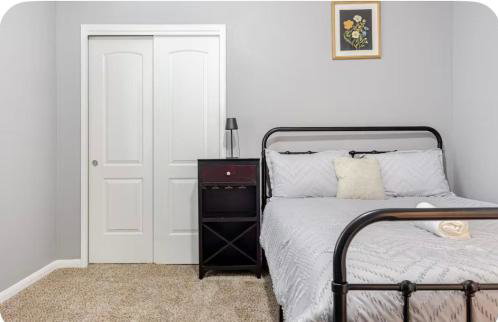 Modern 4BR Retreat, Fast WiFi, Parking, Less than 15 mins from Austin - Foto 31