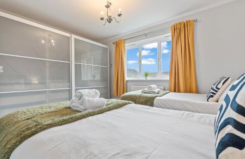 Charming House - Walking distance to Town Centre - Free Parking, Self-Check-In, Fast WiFi and Smart TV by Yoko Property - Photo 9