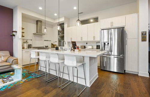 Chic Silver Lake Oasis with Breathtaking City Skyline Views, Private Rooftop & Garage - Foto 6